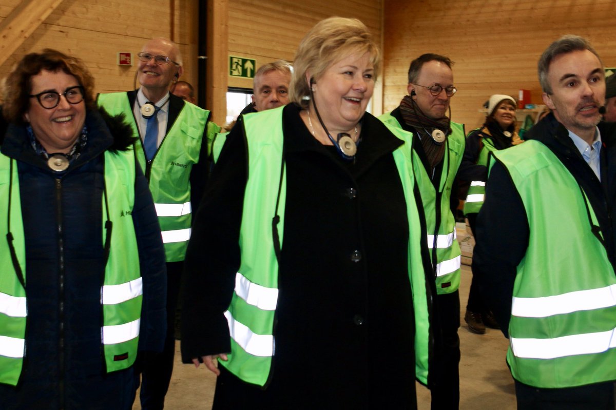 Hunton har gjennom imponerende 130 år har vist kreativitet og pågangsmot, de har alltid videreutviklet seg og kommet med nye produkter.  For den som ser og tør å satse, fins det alltid industrielle muligheter, sa statsminister <a href="/erna_solberg/">Erna Solberg</a> da hun åpnet Huntons fabrikk nr 2 i dag