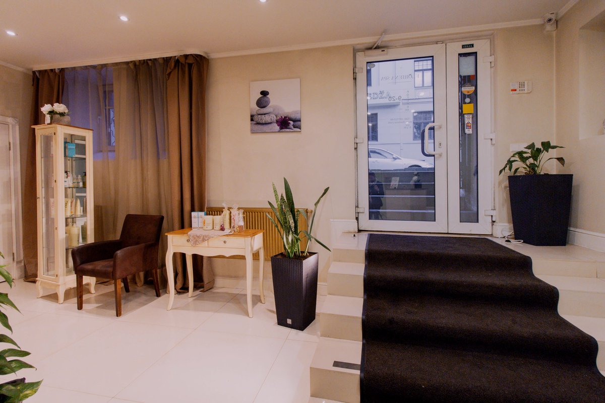 KnowhowRealty's tweet image. Pilsēta: Rīga
Vieta: Centrs
Iela: Skolas 19
Telpas: 6
Platība: 95kv.m
Cena: 1200EUR/mēnesī + komunālie maksājumi. Komisijas maksa aģentam par starpniecības pakalpojumiem nav jāmaksā.
Aģents: Oskars Zariņš
Tālrunis: +371 29957111