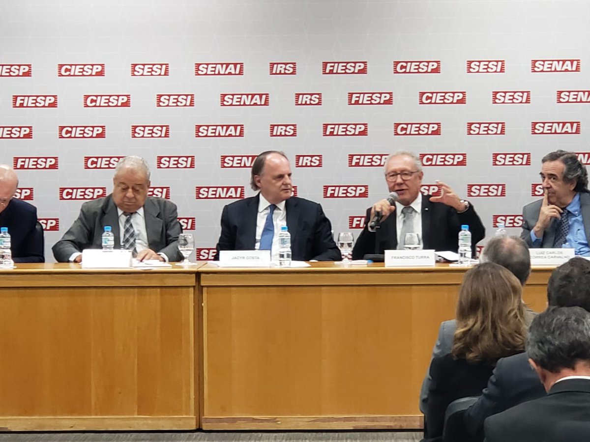 AbpaBR's tweet photo. Francisco Turra, presidente da @AbpaBR, palestrou durante a Reunião do #Cosag, na sede da @Fiesp. Turra abordou a cadeia produtiva do agronegócio e destacou o cenário atual e as expectativas do setor produtivo. Estiveram presentes mais de 100 lideranças do agronegócio nacional. https://t.co/jwyXNG6BAL