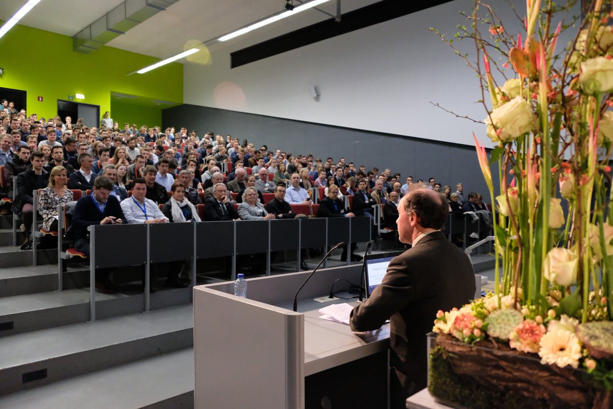 ThomasMoreBE's tweet photo. Minister @philippemuyters opende deze middag #jobbeursDN19 🙌🏻 #wearedenayer #wearemore https://t.co/ee5onfkxag