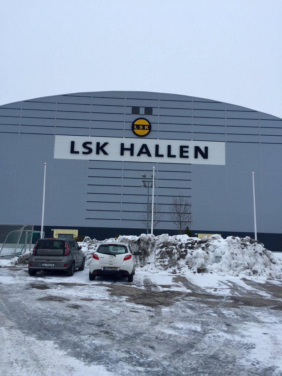 Kan noen skaffe meg en stige så jeg får tusjet på en bindestrek?