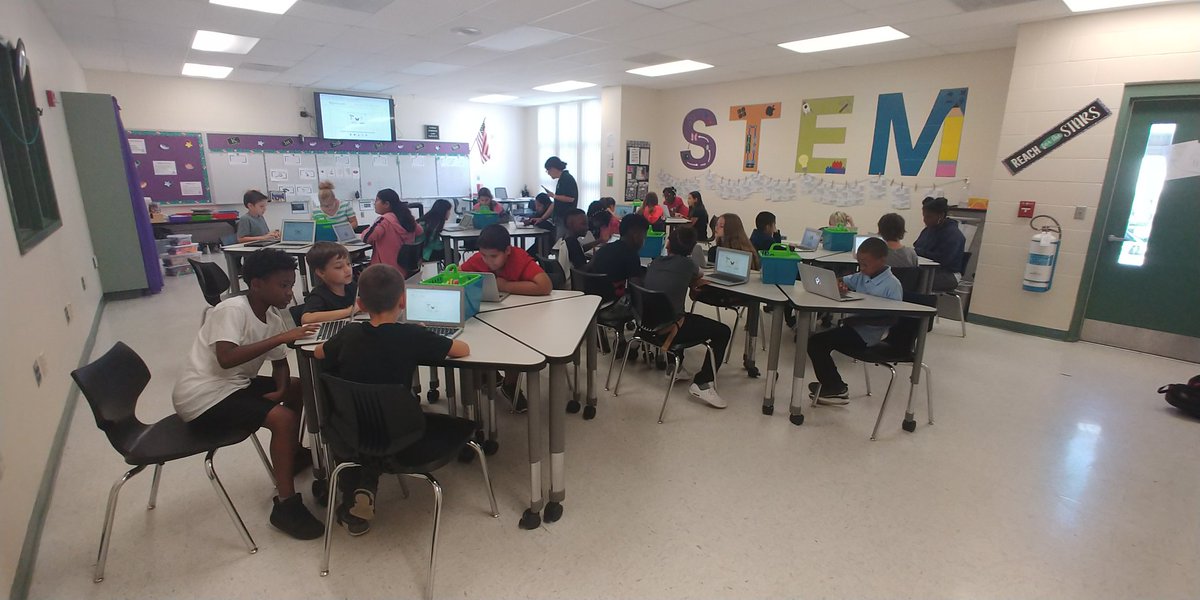 SRESMakerSpace's tweet photo. This morning in STEM 2.0 we learn about the Butterfly Life Cycle with digital BreakOut @breakoutEDU @CucchiaraClass @sunrayexplorers https://t.co/LMoGE7OQ1p