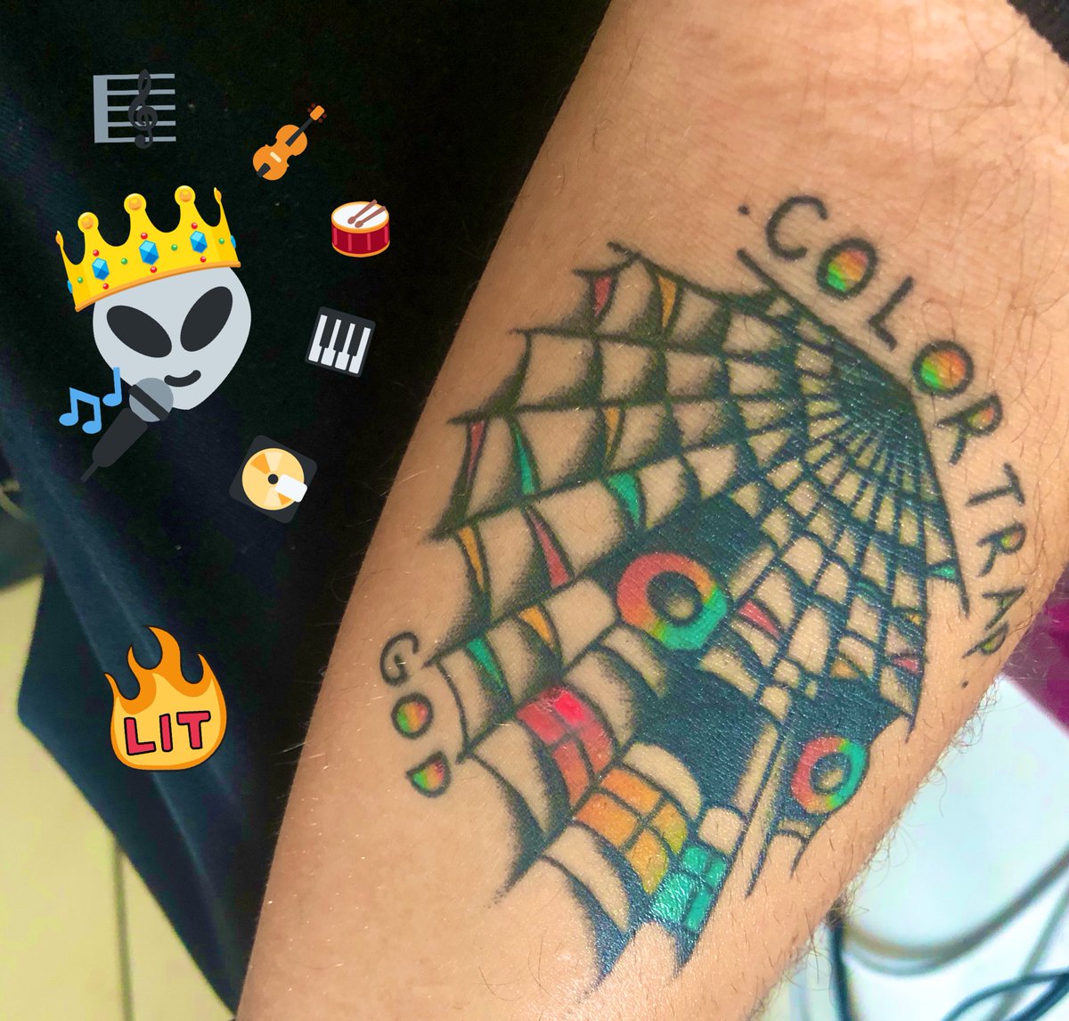 ColorTrapRec's tweet photo. @NoirJoey travaille sur son première Ep, soyez prêt ! 👽👑🎤🎼🥁🎸🎹🔥
Is working on his first Ep, be ready! #music #release #soon #Ep #colortrap #pop #french #underground #rnbmusic #HipHopMusic #vaporwave #digitalart #punk https://t.co/eLqYxvBAOt