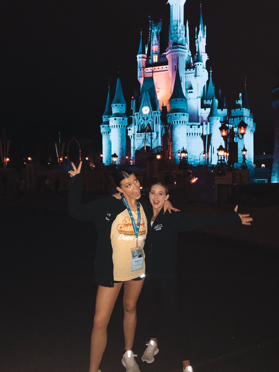 bridgettequinn's tweet photo. LILLIE!!!! Happy birthday to my favorite person to match outfits with. Love you SO much and hope you have an awesome day ��💗 @lillie_ahrens https://t.co/qL0888xEr0