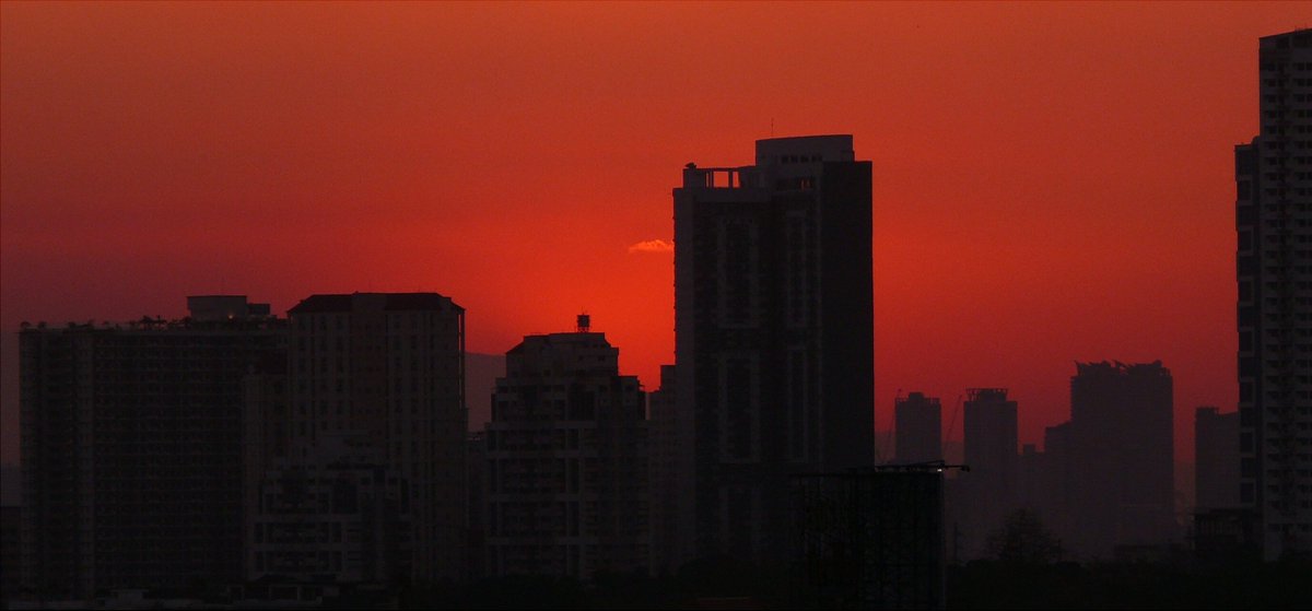 rombutans's tweet photo. "The sun is always setting somewhere else" https://t.co/T4wzSwW3oO