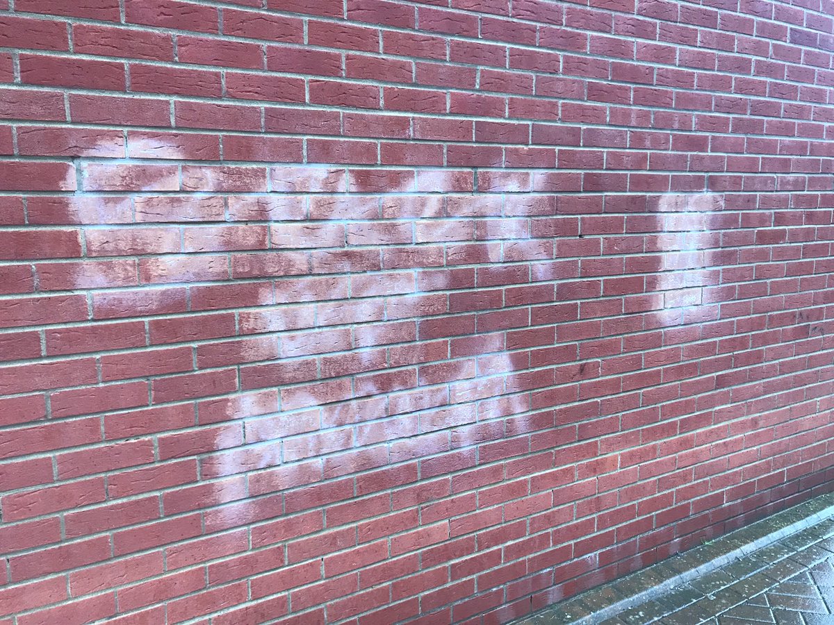 ACleanerGroup's tweet image. DIY graffiti removal is never a good idea. Get a professional in at the start to stop permanent brick damage #graffiti
