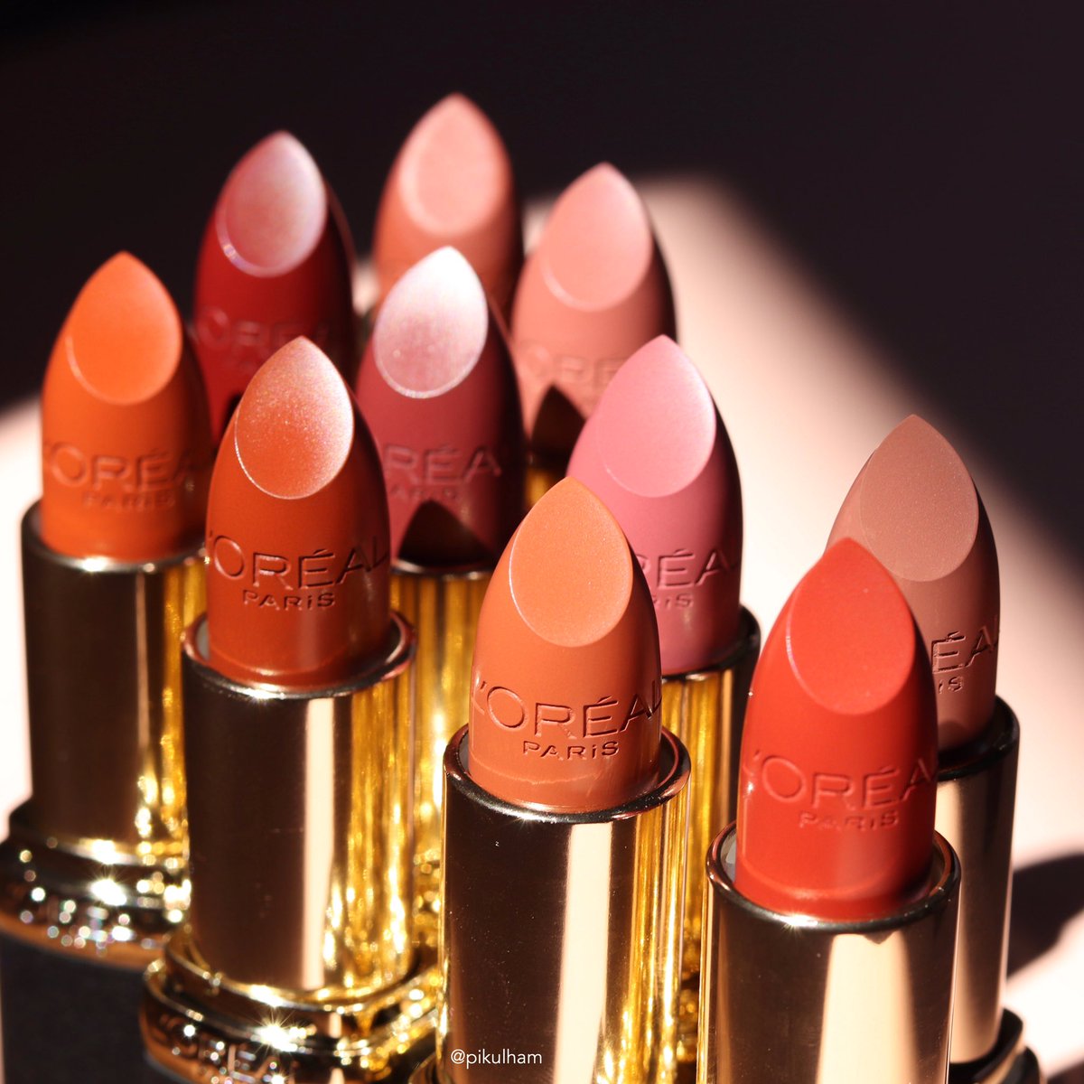 pikulham's tweet image. มีสีในใจกันหรือยังก้ะ L’oreal ออกลิป 10 สีใหม่! อ๊ะๆๆๆๆ ปารีวิวสวอชทุกสีไปที เพื่อนๆ จะได้ตัดสินใจกันได้ง่ายๆ ยืนเลือกหน้าเชลฟ์มีเวลาน้อย เข้าใจเลยอะ

จะบอกว่าสีชัดมากกก ไม่แห้งด้วย เลิ้บอีกแน้วว
ชื่อรุ่น #COLORRICHE #LABRICK
แท่งละ 349 .- สั่งออนไลน์ทาง Lazada ได้คับ #พกฮลองลิป