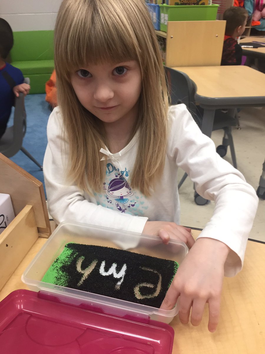 MrsWomack3's tweet photo. We love using our sand boxes to practice writing our letters! #recipeforreading #KisFun https://t.co/nG3UeAPfSp