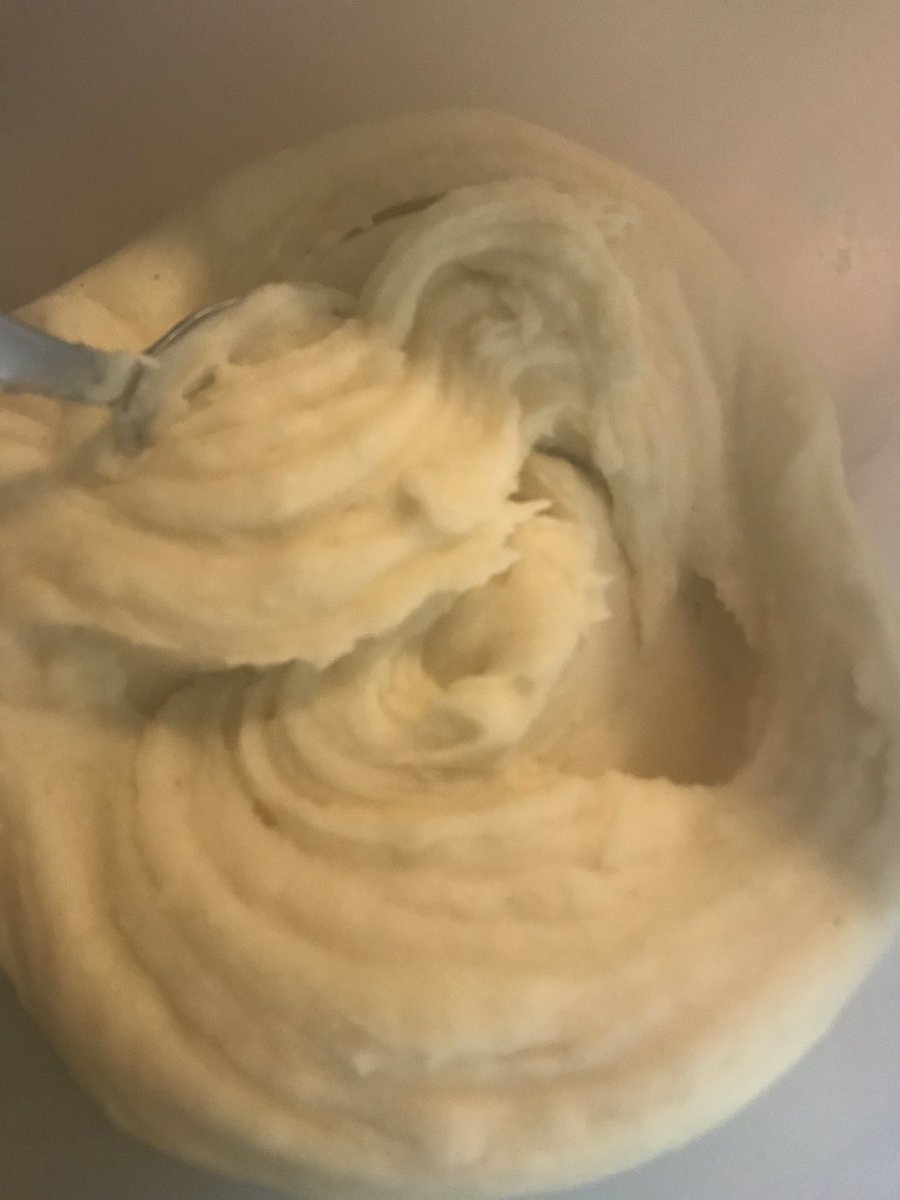 blokeonradio's tweet image. Jug of mashed potato anyone? #extrabutter