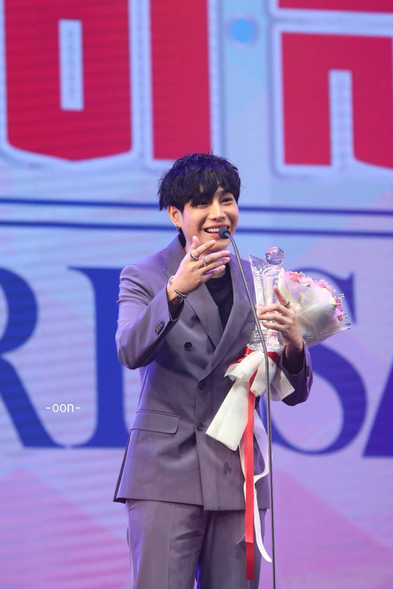 PinkRoseNW's tweet photo. ยินดีด้วยนะครับผลิต ❤❤❤
ภาพจากตากล้องเพื่อนหมีคนดีคนเดิม
#คมชัดลึกอวอร์ดครั้งที่15
#คมชัดลึกอวอร์ดครั้งที่15xPECK
#เป๊กผลิตโชค
#Peckpalitchoke
#oonfoto #palitgallery https://t.co/UstzTm7NFE