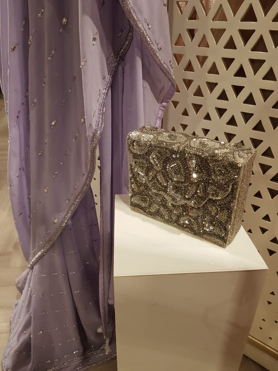 ndtvgoodtimes's tweet image. #TeamGT picks all things chic from the @Aza_Fashions store in #Delhi that will get you #ShaadiReady! 

Want to be the next #YarriDostiiShaadi bride? Apply at shaadi@mygoodtimes.in TODAY!