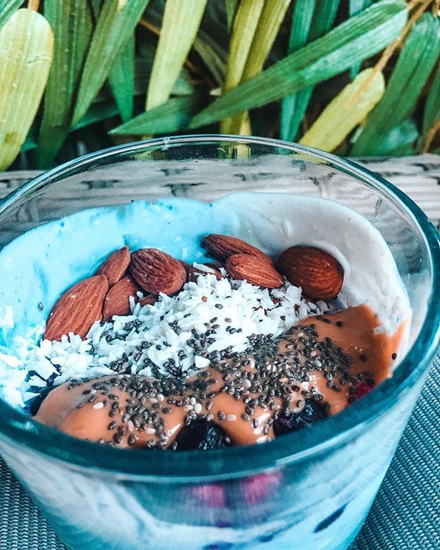 HealthEasier's tweet photo. Les choses simples sont souvent les meilleures ☀️😇 ⠀
⠀
Vous êtes en plein rééquilibrage alimentaire ? Vous vous êtes remis au sport ? Bravo vous pouvez être fière de vous ! ⠀
⠀
N’oubliez pas qu’il est PRI-MOR-DIA-LE de se faire plaisir et de ne p… https://t.co/Ssw4RIlz2f https://t.co/FsYXX3f1PZ