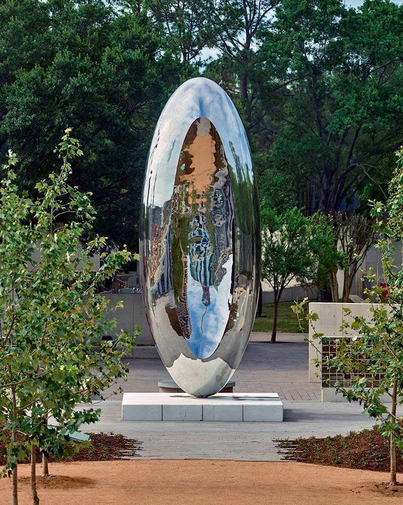 Happy Birthday to Anish Kapoor born in 1954. His sculpture Cloud Col 