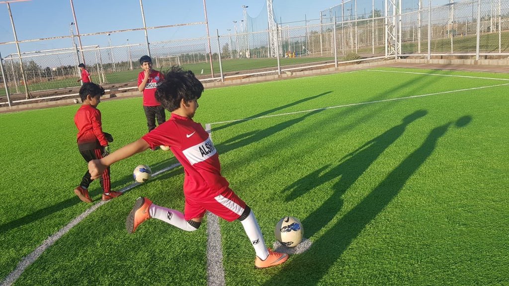 بمناسبة فور #الزعيم ، ياسر ابن البطل الشهيد عبدالعزيز الرشيدي ، يحب يلعب كورة ويشجع #الهلال وأمنيته يزور النادي ويلتقي باللاعبين.
اذا تشوف ياسر يستحق أن يستضيفه نادي الهلال "ريتويت" حتى تصل التغريدة للامير #محمد_بن_فيصل.
#شهداء_الواجب 
#الهلال_الدحيل