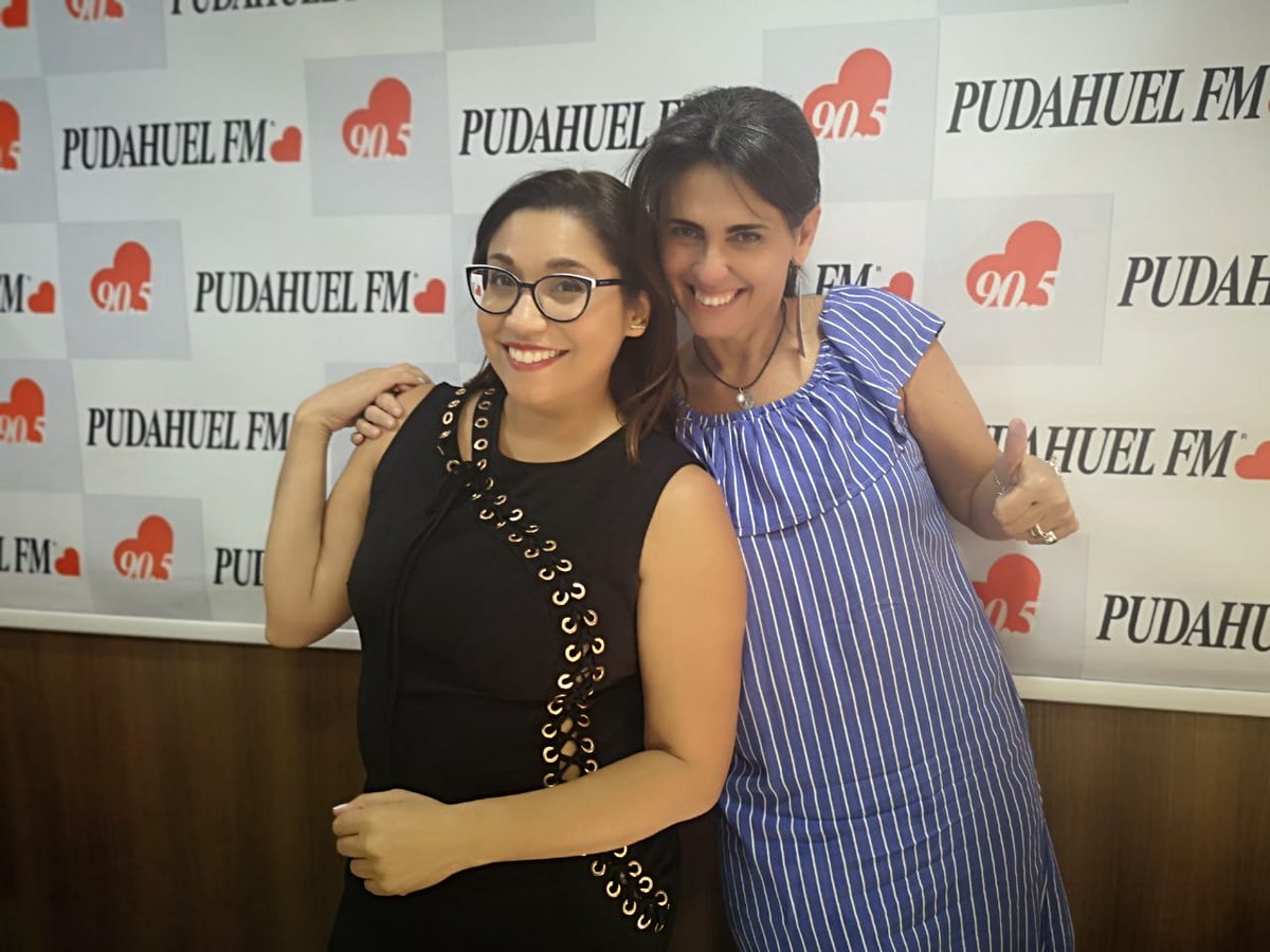 RadioPudahuel's tweet photo. Ya estamos al aire con la gran licuadora en las #MuñecasPudahuel
llámanos al 223812020-21-22...además envíanos tus audios, COMENTARIOS Y BUENA ONDA AL +56 9 94505122 y no te olvides @ClaudiaSaezH @Siliconvalle y recuerda visitar  https://t.co/F6FaNDC0Kn https://t.co/ilAlRsP3jS
