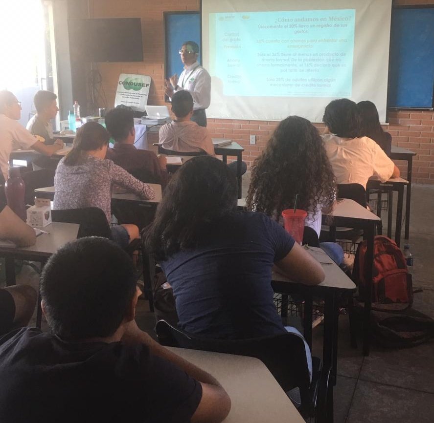 Con Educación Financiera Condusef y el tema: Sectores del Sistema Financiero Mexicano y ¿Qué es Condusef? 🤔 a estudiantes del Instituto de Energías Renovable IER Universidad Nacional Autónoma de México UNAM <a href="/ierunam/">IER-UNAM</a> Municipio de Temixco Morelos México 🇲🇽 al sur de Cuernavaca
