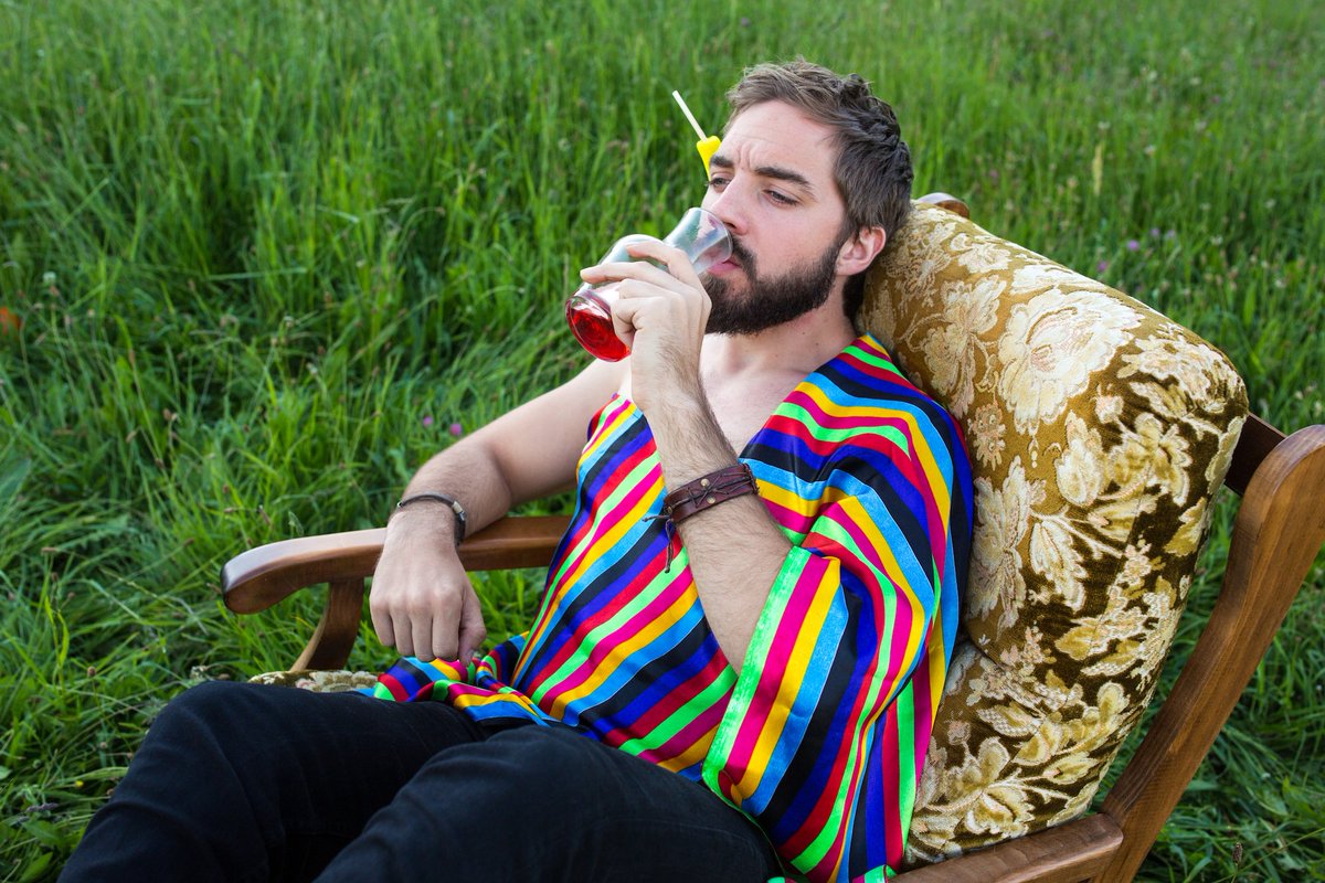 #Musique <a href="/Valmusicoff/">VALENTIN</a> sort son premier album #PeintureFraîche, entre musique et poésie (<a href="/TTTmagazine/">TTT Magazine</a>) :
tttmagazine.com/art-idee/musiq…