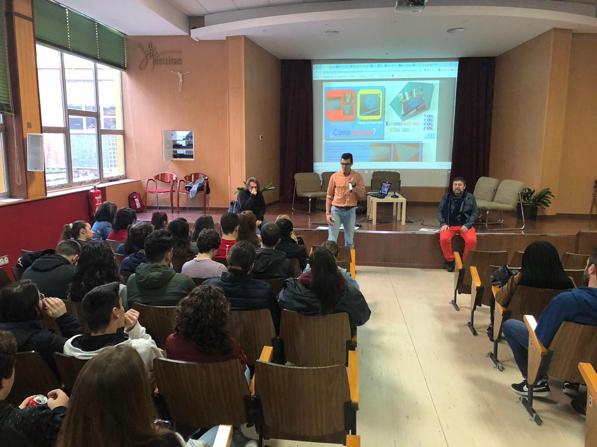escuelassj's tweet photo. (1 de 5) #SemanaIgnaciana #FemEscola #Adentrate
Primer momento de la mañana ...lxs mayores, lxs voluntarios nos preparamos, lxs peques todavía no han entrado 🤔😍
#EsParaTi #ItIsForYou #EsPerATu https://t.co/8Alqpc0Sv6