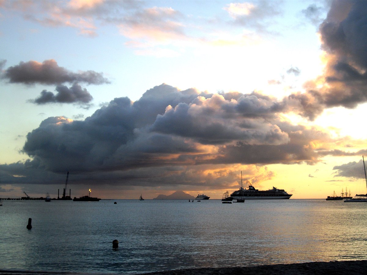 TheGoFever's tweet image. A10. This is a sunset pic taken from Philipsburg, St.Maarten, looking at a @CelebrityCruise ship sailing away. Wouldn't you want to be on board right now?! #TBINChat