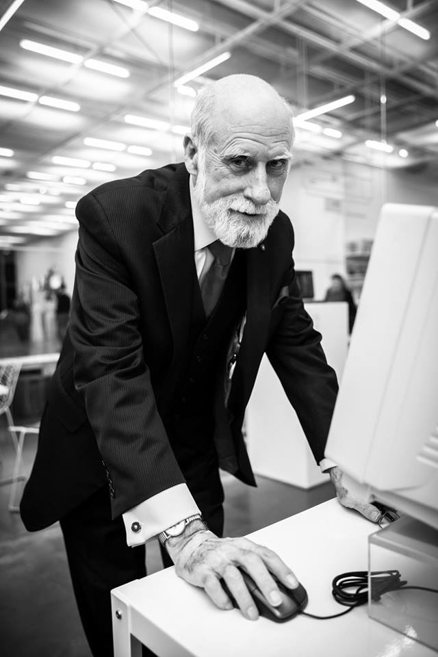 vint cerf using a computer in an exhibition