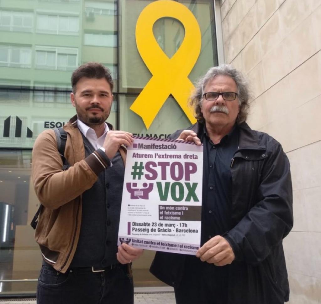 Dumb and dumber (en España: Dos tontos muy tontos, en Argentina, Paraguay y Uruguay: Tonto y Retonto, en Venezuela y Colombia: Tontos y más tontos y en Hispanoamérica Una pareja de idiotas), Comedia. 1994. Hermanos Farelly.