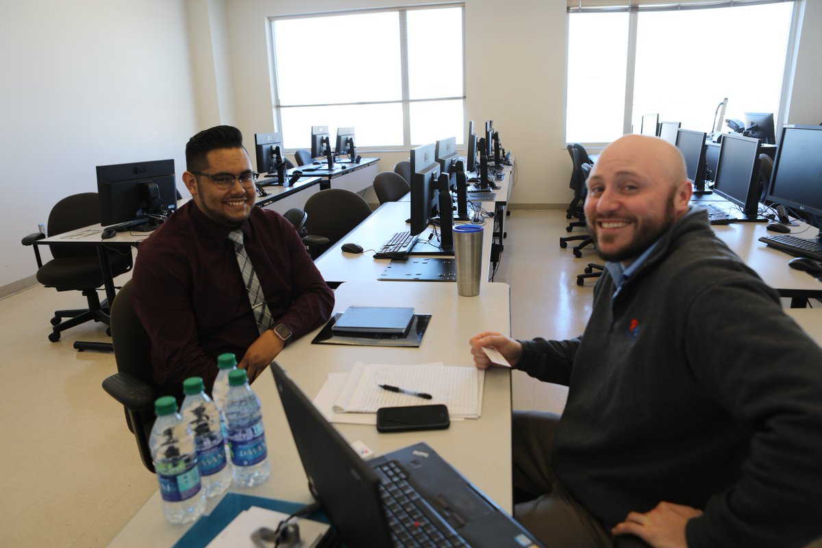 cscc_edu's tweet image. 50+ @csccmmws students. 26 companies. 350 interviews.
This week, CState engineering technician students are interviewing for a paid work-study while they complete their degree. Among the those holding interviews: @HondaMfgOhio @WorthingtonInds @Target @Abercrombie #CStateProud