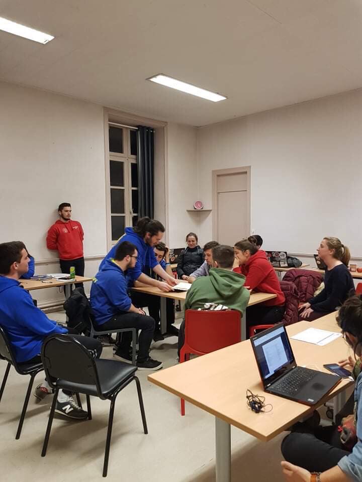 ArmorSTAPS's tweet photo. Deuxième soir du #WEFAD à @VilledeStBrieuc
Au programme des formations sur la gestion d’équipe et sur la trésorerie
Cc @fedebzh https://t.co/auNJcILpsN