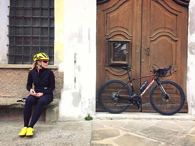 elenamartinello's tweet photo. Relax time where the wind is mellow and the place is quite! But always ready to be back on the road! 
#ridelikeagirl #garminitaly #lesangjaune #meridabikes #bend36 #prologo #polartec

#womenscycling #girlpower #strongher #cyclinglife #iosonocyclist #cycl… https://t.co/U7qSQy4FWd https://t.co/7wR2mGPZ6l