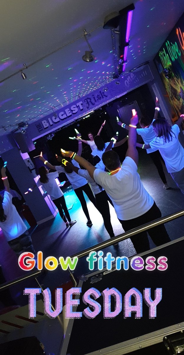 Z1GirlsGroup's tweet photo. Glow Fit with @CaitlinGcsh in @z1youthbar What a fab way to spend a stormy Tuesday night! @WomensFundScot https://t.co/gztdQUO204