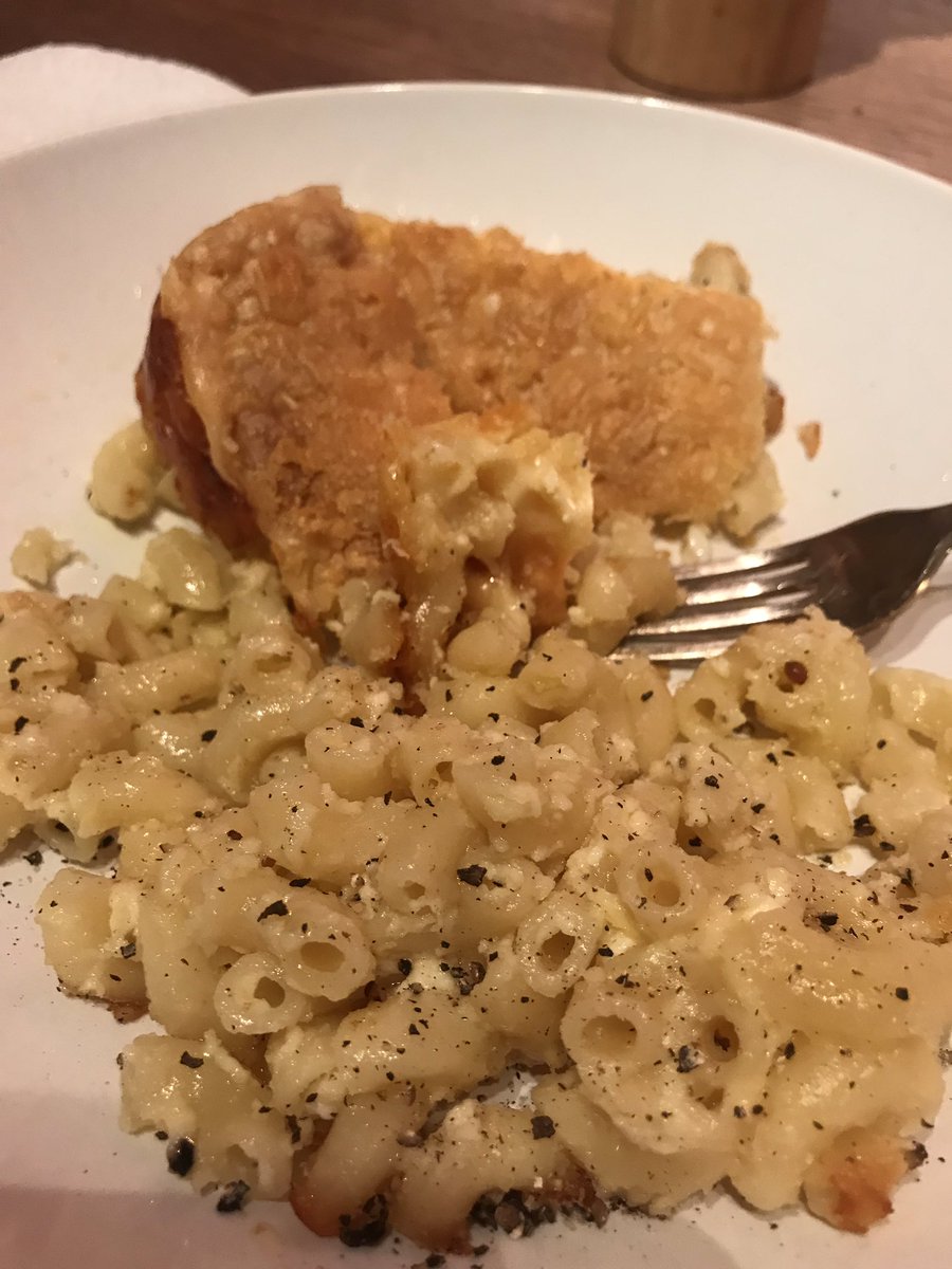 ELByrne1's tweet photo. We may die tonight. But we’ll die happy! #heartattackmac #Foodie #foodgasm #carboverload #toomuchbooze https://t.co/iXSzlguVVA