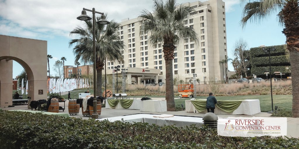 RivConvCnt's tweet image. Our plaza is under transformation! We can’t wait to see the final result. ♥️
#DinnerReception #ChooseRiverside
🌴🌴🌴