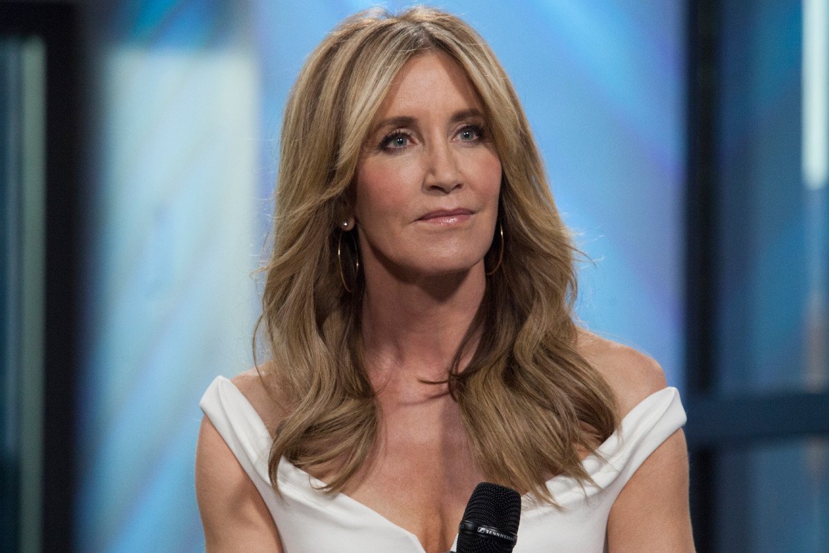 Page Six On Twitter Felicity Huffman In Custody Over College