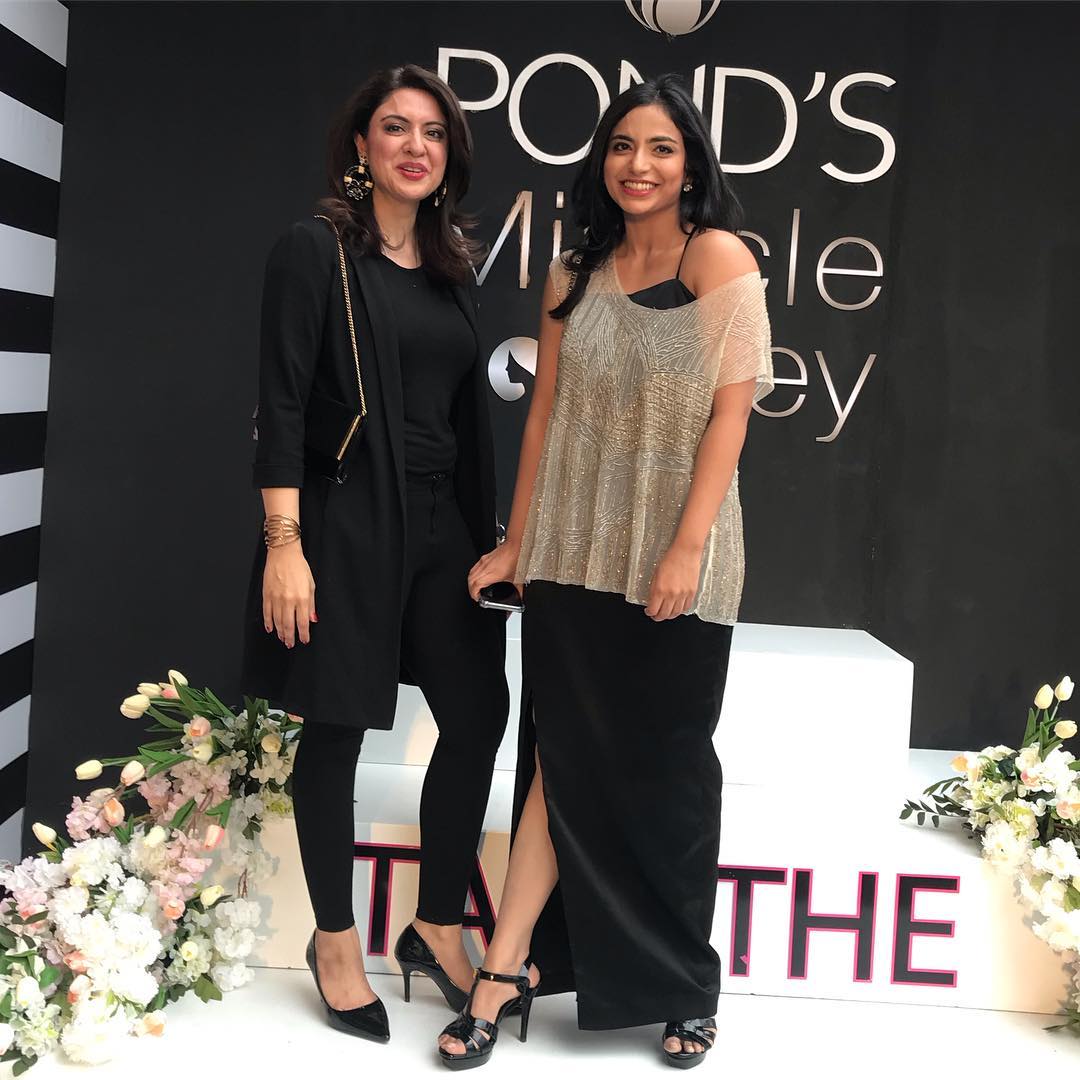 ShowbizAndNewz's tweet image. Sidra Iqbal &amp;amp; Fatima Zara at Ponds Miracle Journey Celebration.

#PMJ18 #MakingMiracles #PondsMentorshipProgram #FPWSS19 @SidraIqbal