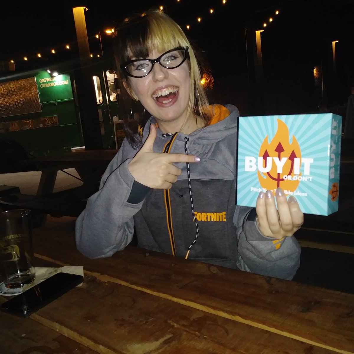 BinksMedia's tweet photo. #GamerLady @katpaggles showing off her pitching skillz with #buyitordontgame. #kickstarter 3.29 .
.#gaming #gamedev #gamedesign #binksgames #partygame #gamenight #cardgames #cardgame #indiegame #game #gamenight #comedy #cah #funny #indiegame #boardgamenight https://t.co/6WZJ8WYlla