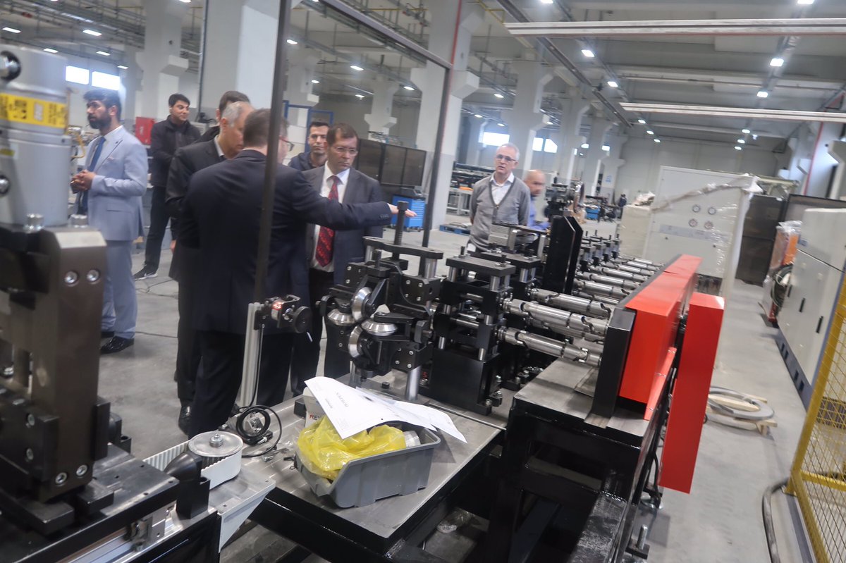 efkanala's tweet photo. Gelecek vizyonumuzun yapı taşları AR-GE merkezlerimiz tarafından  üretilen projelerle desteklediğimiz sektörler daha yüksek katma değer üretiyor. https://t.co/LlUcS9h9Jq
