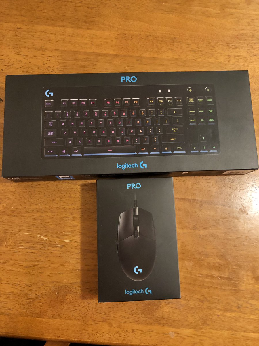 TheCaliSt0ner's tweet photo. Guys I can’t believe this is really happening it’s like a dream come true.Have a few more things coming in todays and then everything else will be here by Wednesday! Make the switch over to the dark side ;) 
#PCGaming #switchtopc #RoyaleStreamers #TwitchOSF #SmallStreamersConnect https://t.co/DDVUS0pEPG
