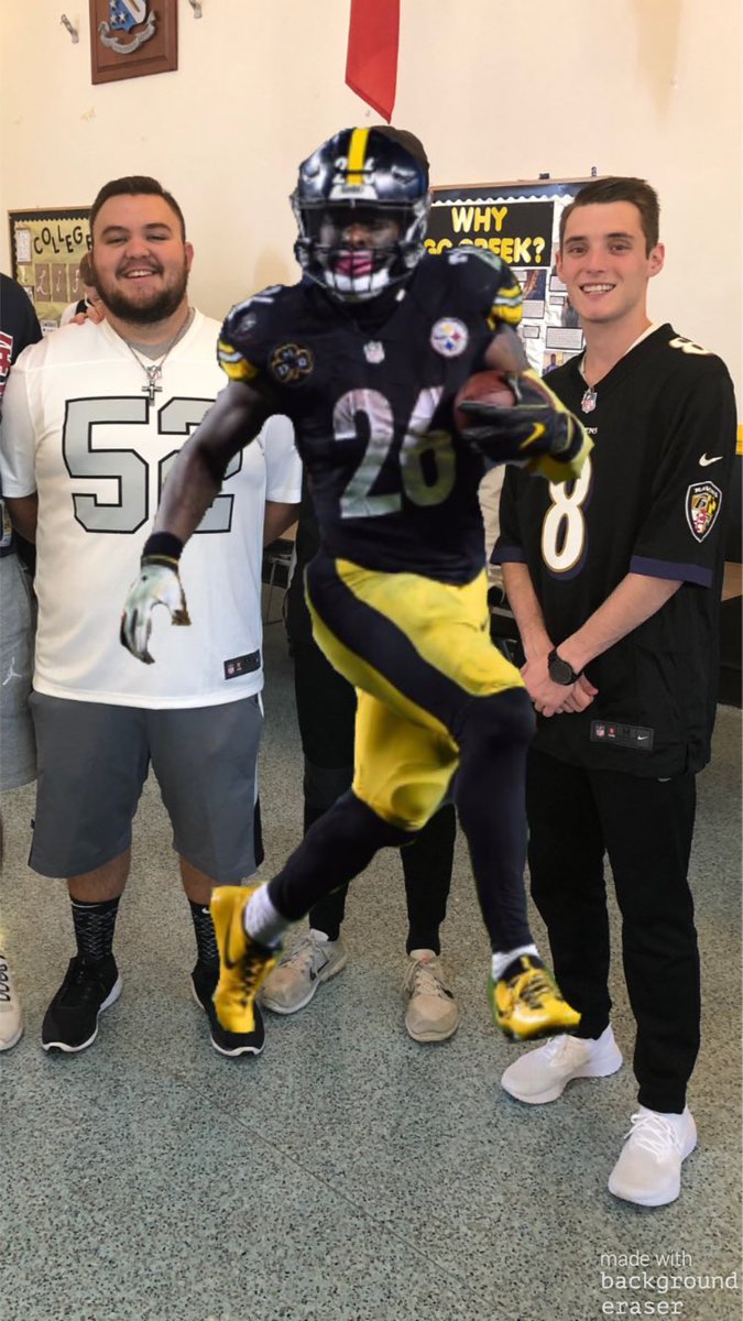 PhelpsRyan19's tweet photo. @LeVeonBell We understand itโs between the Raiders & Ravens, but this is now between our friendship. Who do you join
#TeamDavis with the Raiders
Or #TeamPhelps with the Ravens https://t.co/EppirG8HMJ