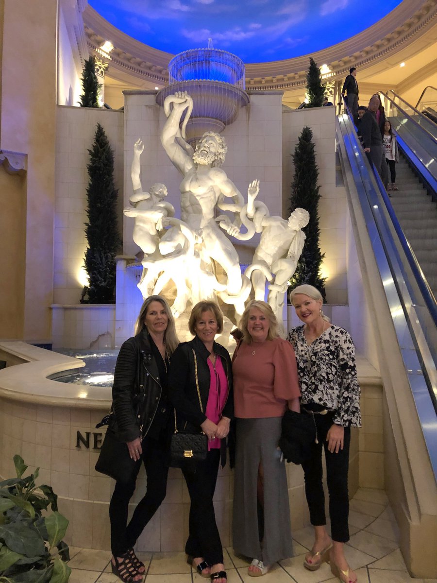 Margiepp's tweet photo. Margie and several of her agents representing the Adirondack region for Berkshire Hathaway Home Services bringing home new technology and marketing strategies.
#BHHS #RealEstate #BHHSConference #LakePlacid #Adirondacks https://t.co/Hl5E7PYxXU