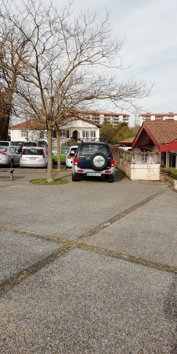 wazagora's tweet photo. @claudeolive le nouveaux parking de la bibliothèque ? https://t.co/aowWk5n0do