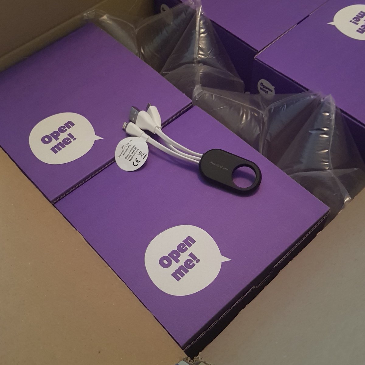 fiberrollout's tweet photo. Delivery just in time! Our give-ways just came to the hotel. Come to our stand at B21 tomorrow and pick one up. #FTTH19 @FTTHCouncilEU #usbchargercable https://t.co/fsS8WQQd2A