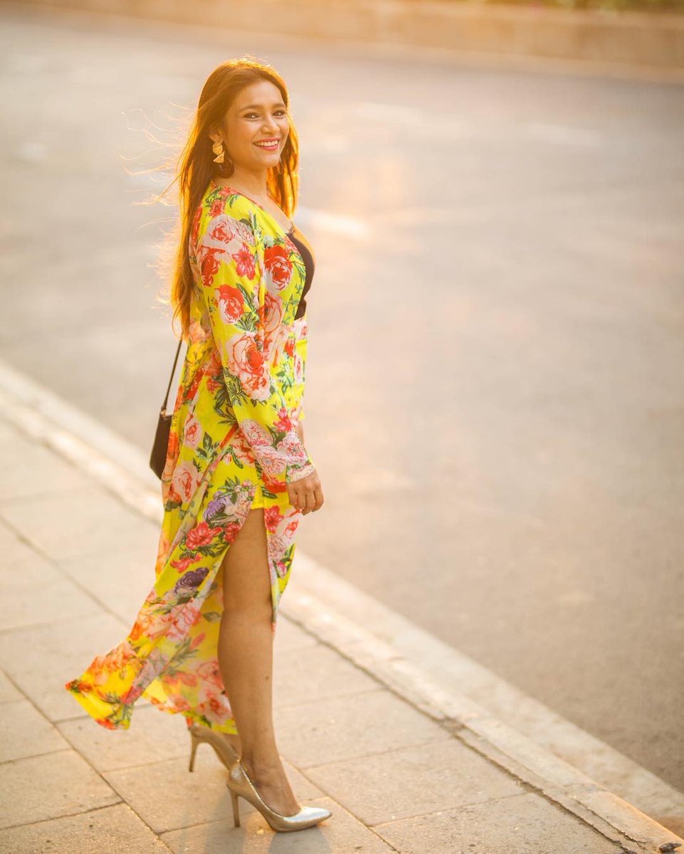 RitchStyles's tweet photo. #Floral slit pants or dresses? What are YOU vibing to this spring season?
#ootdinspo #spring #slitpants #dress #outfit #fashion #fashionblogger #ootd #lookbook #style #fashionstyle https://t.co/ZGfra2DnXK