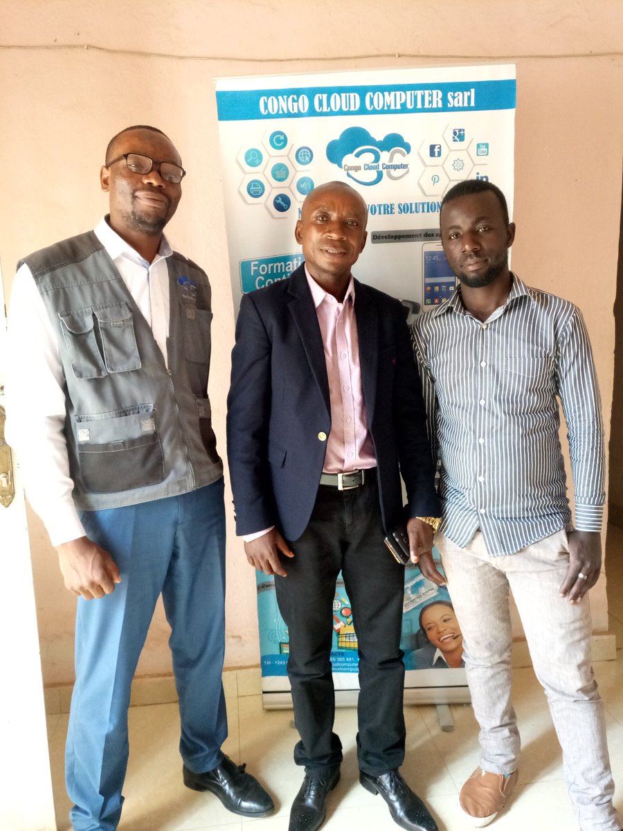 congo_cloud's tweet photo. Avec un des grands entrepreneurs de la RD Congo. Monsieur Christophe communément appelé #FULL_OPTION, #POSITION_NORMALE. Merci pour votre attention envers les autres. @congo_cloud vous dit merci. https://t.co/l9CDglK8y4
