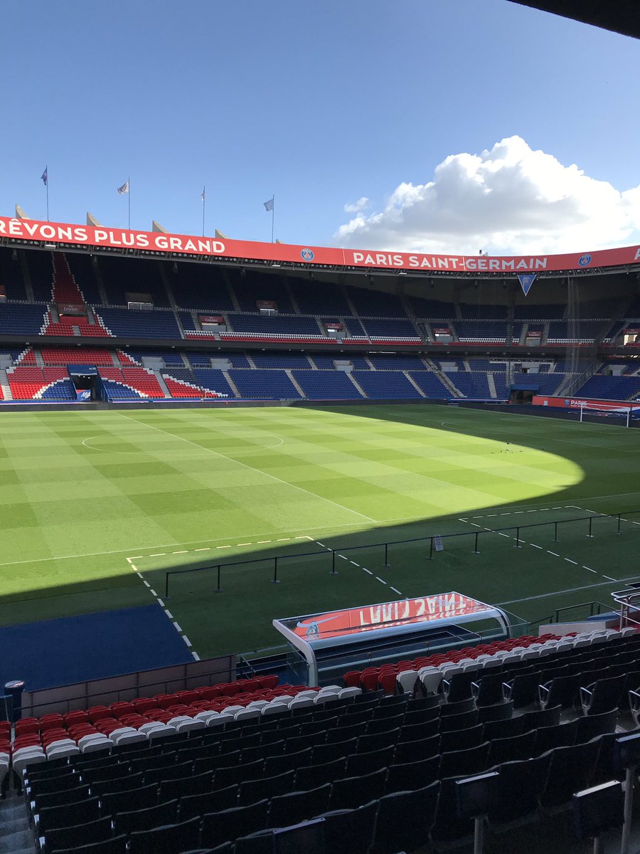 ManonPuloch's tweet photo. Dans le cadre d’un séminaire de #NationalFFF, journée &amp; immersion au Parc des Princes. 
Merci à la @FFF , au @PSG_inside et à @stella_0511 @Frederique_Dms ... de pouvoir nous faire découvrir les coulisses de grands clubs ! https://t.co/ACOZztVACP