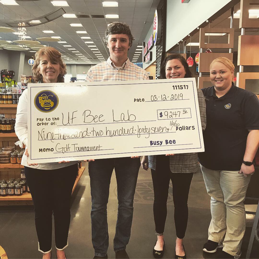 ShopTheBusyBee's tweet photo. Did you join us this morning on our Facebook Live? With your help we were able to present the @ufhoneybeelab with another check! #ThankYou to everyone that #gave at the registers! 🐝🐝🐝#ufhoneybeelab #uf #itsgreat #sharingiscaring #giving #givingwithapurpose #busybee #bee #bees https://t.co/K72yUS19K0