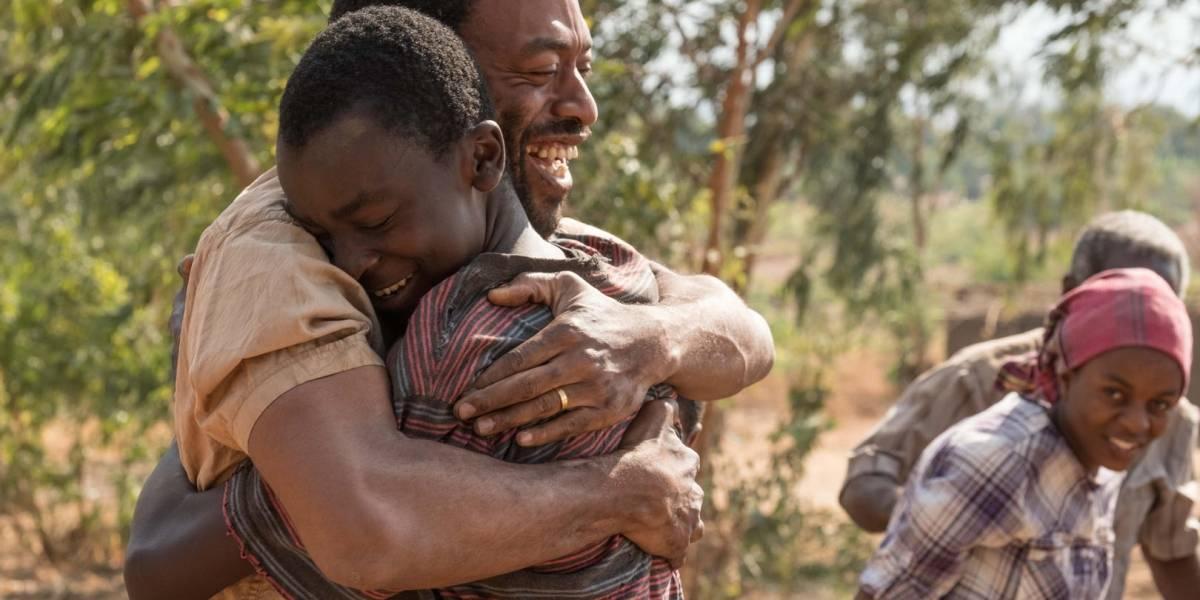 RaikTavares's tweet photo. "O Menino que descobriu o vento" um filme emocionante. Baseado na história real de William Kamkwamba, adaptado do seu livro em parceria com Bryan Mealer. Esse é o tipo de história que te ensina a burlar os problemas mais remotos com a criatividade. Recomendo muito!
#Filme2019 https://t.co/y6Vb13OSH8
