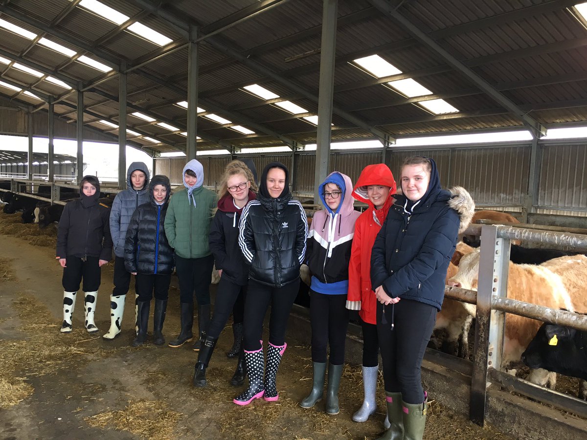 BathAcadNews's tweet photo. Today our S2 pupils visited Oatridge College for a tour of the farm to learn about where our food comes from 🐄🐑. #makeitwithmeat #farmtofork https://t.co/iLgw2IEwwK