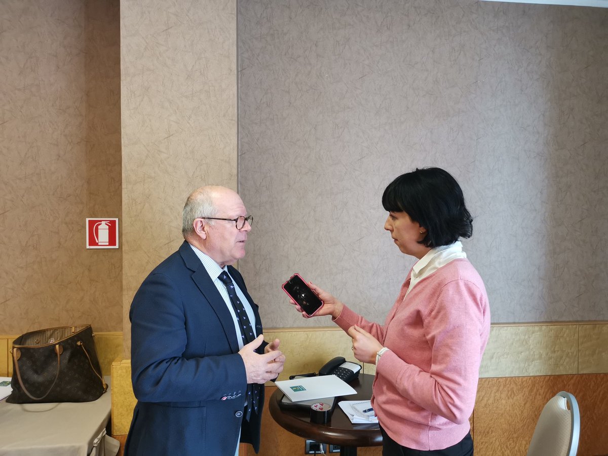 JoMason's tweet photo. Nicla Panciera de La Stampa intervista il Prof. Claudio Ronco #cardionefro2019 @FENICIAEVENTS https://t.co/6OcFd9lPJc