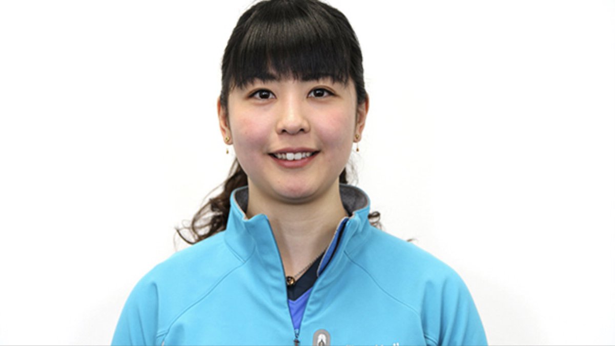 スポーツ猫 世界女子カーリング選手権19 中部電力 メンバー紹介 清水絵美 しみず えみ リザーブ 選手は引退しており実質的にはマネージャーとしてチームのサポートに徹している 松村選手とともに低迷するチームを立て直した功労者