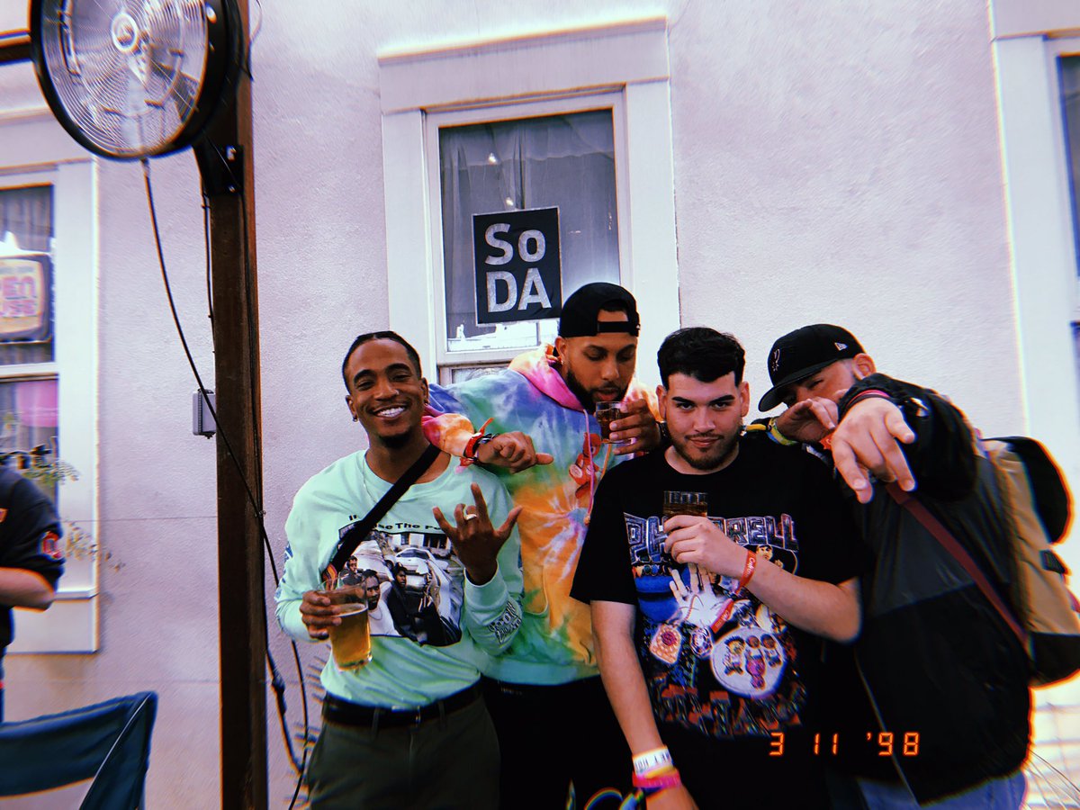 FreeTheWavyMan's tweet photo. Media temple throws the craziest parties #MTSXSW https://t.co/gqkre9UzW5
