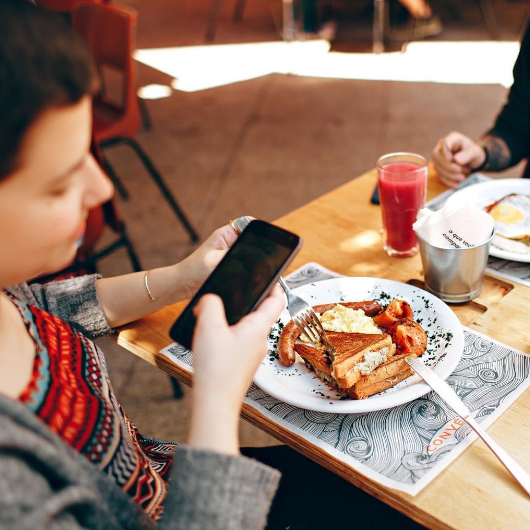 JumpFiber's tweet photo. The internet bridges the gap between businesses and customers through many online activities. Good internet connection can be the highlight to your business. 

💥From social media to electronic payments read about the ways the internet can benefit you: 
https://t.co/St30WfU6mf https://t.co/3E8FRqVxlc